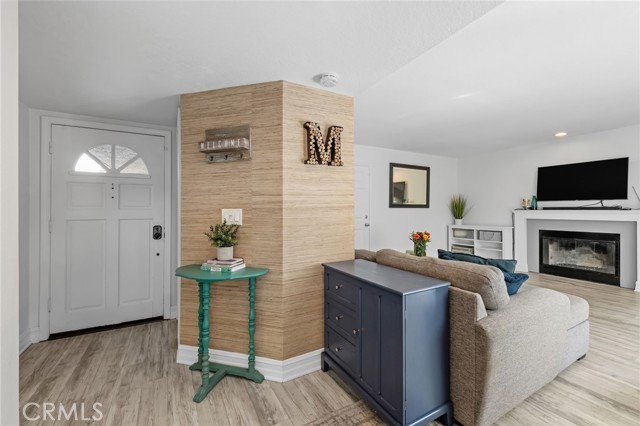 Detail Gallery Image 5 of 39 For 2216 Manhattan Beach Bld #B,  Redondo Beach,  CA 90278 - 3 Beds | 3/1 Baths