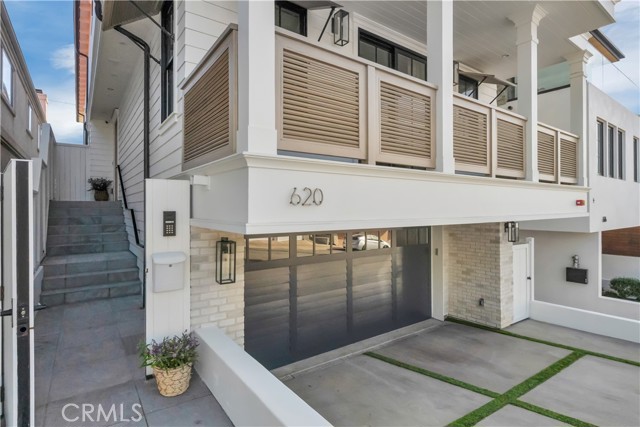Detail Gallery Image 2 of 49 For 620 12th Street, Manhattan Beach,  CA 90266 - 5 Beds | 4/1 Baths