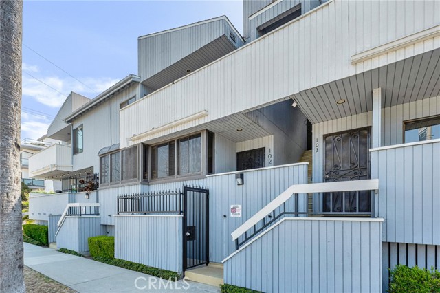 Detail Gallery Image 1 of 21 For 5530 Thornburn St #102,  Los Angeles,  CA 90045 - 2 Beds | 2 Baths