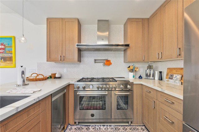500 E Balboa Boulevard, Newport Beach CA: https://media.crmls.org/medias/2538e42a-ae9c-4c76-a482-f0b37999cea1.jpg