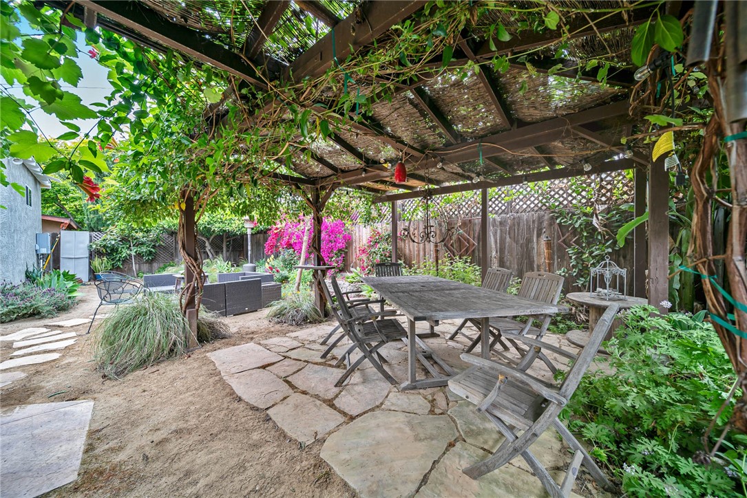 Detail Gallery Image 31 of 52 For 216 S Lincoln St, Burbank,  CA 91506 - 3 Beds | 2 Baths
