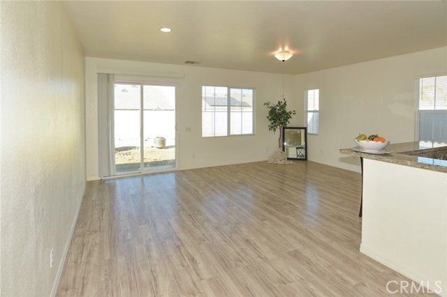 Detail Gallery Image 9 of 52 For 2064 Radiant Cir, San Jacinto,  CA 92582 - 5 Beds | 2/1 Baths