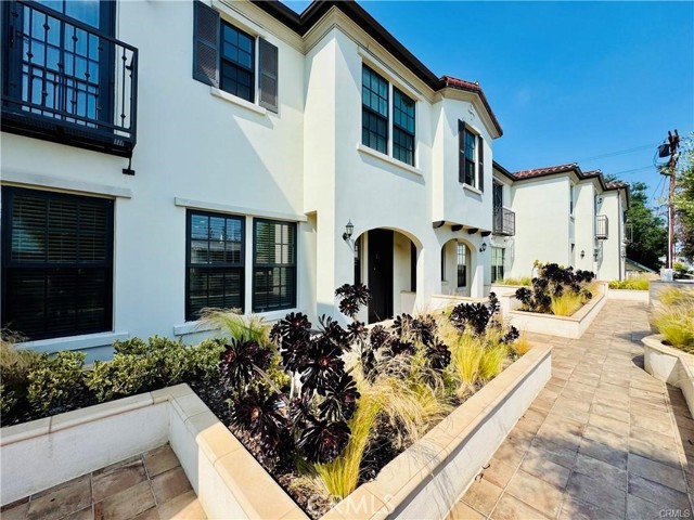 118 N Allen Ave, Pasadena CA: https://media.crmls.org/medias/25397e3f-0c81-4a41-aac2-707bb0808589.jpg