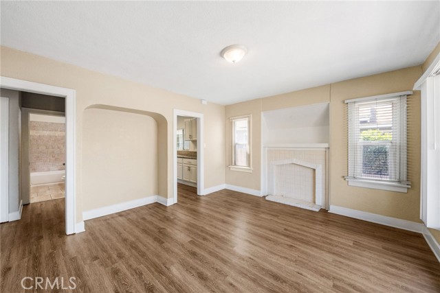 122 E 83rd Street, Los Angeles CA: https://media.crmls.org/medias/2539844d-756c-445c-b012-64fa29afb32e.jpg