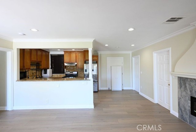 Detail Gallery Image 20 of 28 For 6437 Enfield Ave, Reseda,  CA 91335 - 3 Beds | 2 Baths