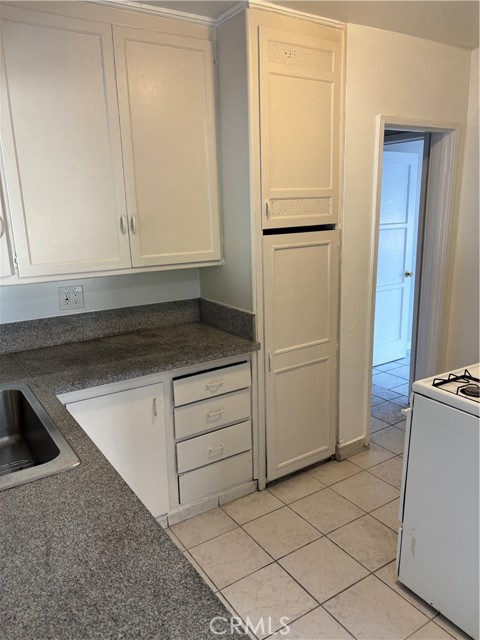 Detail Gallery Image 8 of 18 For 7880 N Claybeck Ave, Sun Valley,  CA 91352 - 2 Beds | 1 Baths