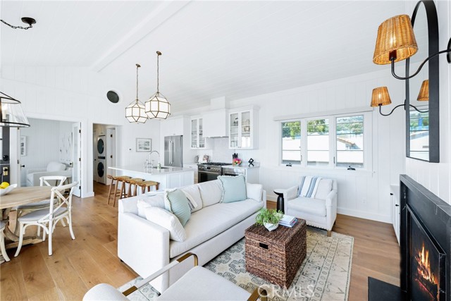 360 Cliff, Laguna Beach CA: https://media.crmls.org/medias/253bd3d2-21c1-4aba-a577-e387f6db3187.jpg