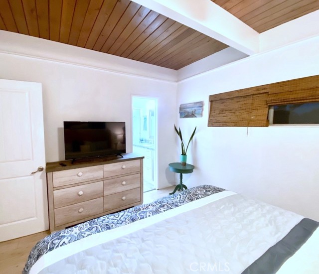 Detail Gallery Image 8 of 22 For 31915 9th Ave, Laguna Beach,  CA 92651 - 3 Beds | 2 Baths