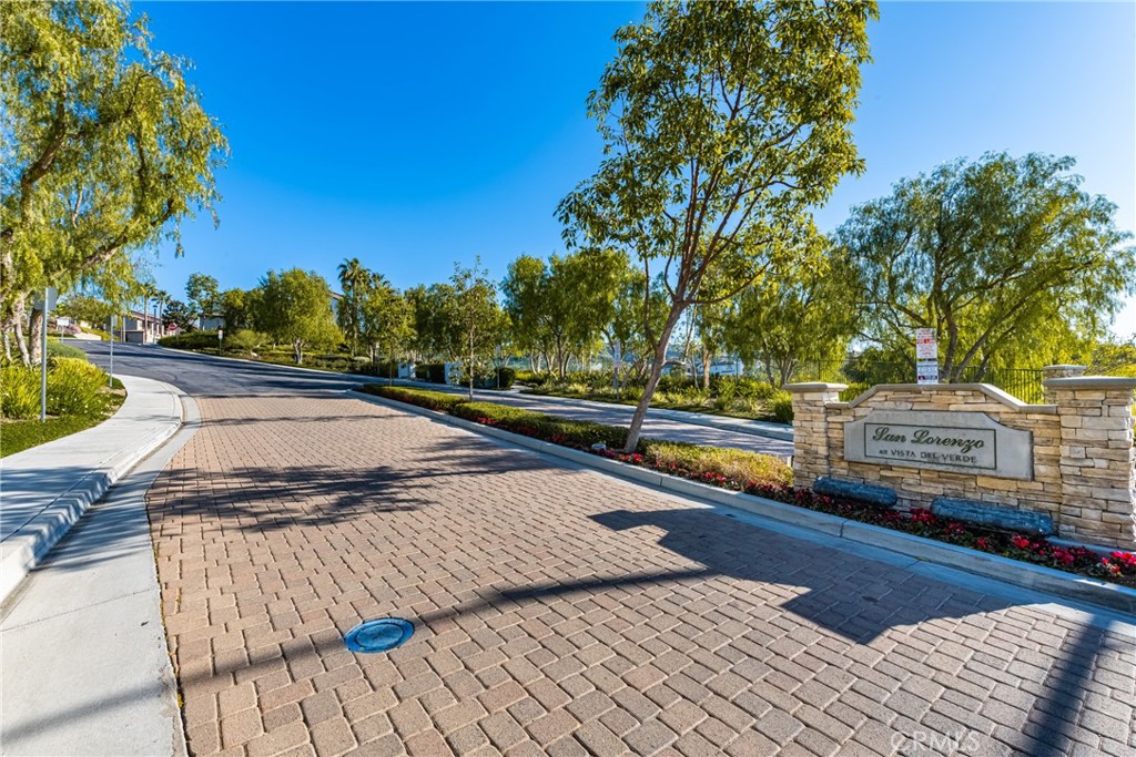 https://media.crmls.org/medias/253ceb5f-75a6-4de1-b4e7-1329e0de4f59.jpg?preset=X-Large