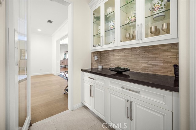 5366 Collingwood Circle, Calabasas CA: https://media.crmls.org/medias/253d1905-ae08-4ea5-a0f8-f21fb3401e81.jpg