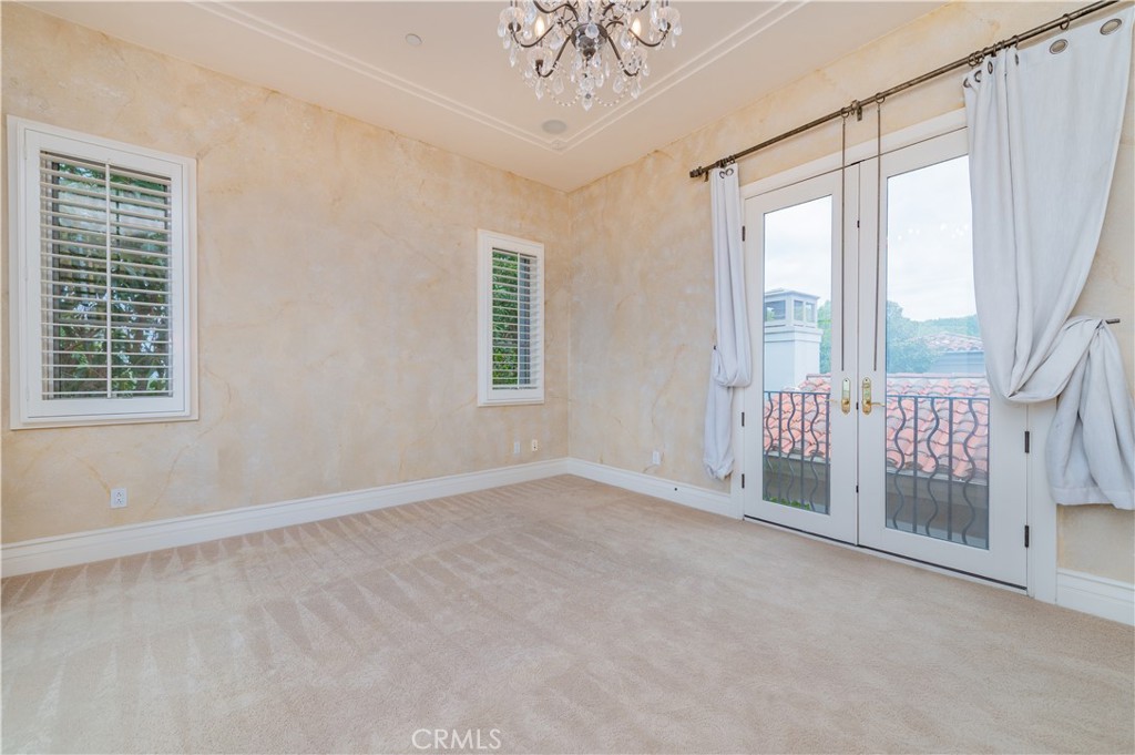 https://media.crmls.org/medias/253d1f77-78f8-4808-8225-d277e12dfde7.jpg?preset=X-Large