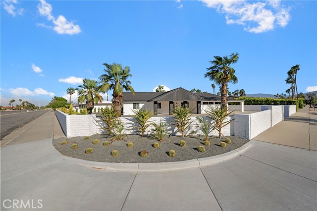 Detail Gallery Image 3 of 46 For 2480 N Aurora Dr, Palm Springs,  CA 92262 - 3 Beds | 2 Baths