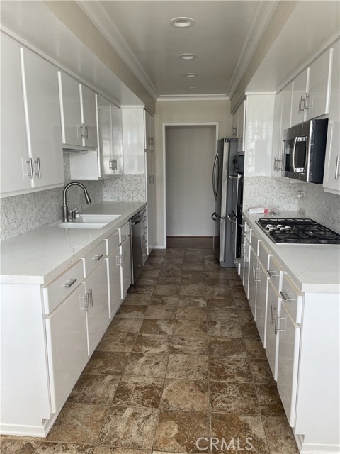 Detail Gallery Image 14 of 35 For 14521 Benefit St #306,  Sherman Oaks,  CA 91403 - 2 Beds | 2 Baths