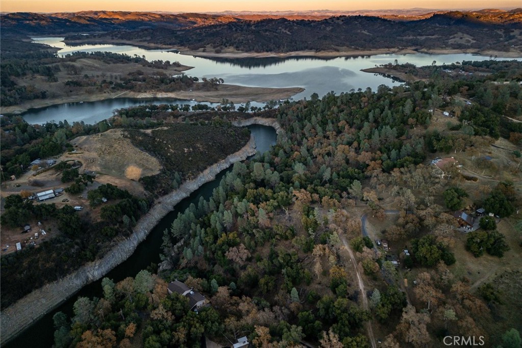 https://media.crmls.org/medias/253e0df9-58ef-40dd-93fa-8430abff176a.jpg?preset=X-Large