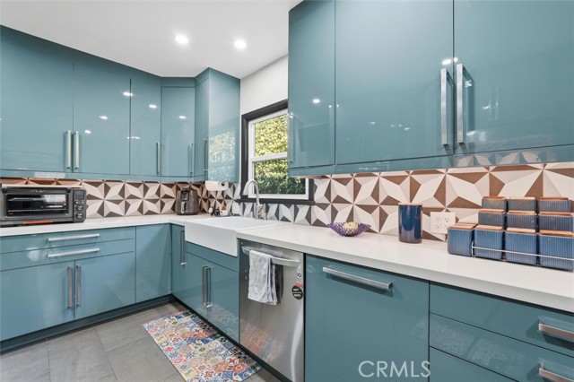 Detail Gallery Image 15 of 34 For 4415 Lime, Long Beach,  CA 90807 - 4 Beds | 3 Baths