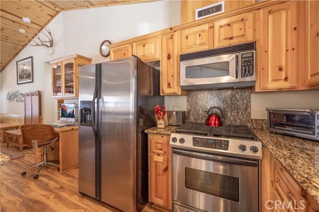 Detail Gallery Image 34 of 65 For 424 Mountainaire Ln, Big Bear Lake,  CA 92315 - 3 Beds | 2 Baths