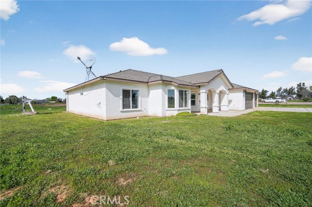 Detail Gallery Image 6 of 37 For 19774 Road 31, Madera,  CA 93638 - 4 Beds | 3 Baths