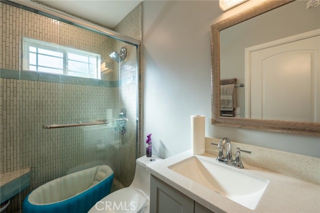 Detail Gallery Image 16 of 21 For 7647 Amestoy Ave, Van Nuys,  CA 91406 - 2 Beds | 2 Baths