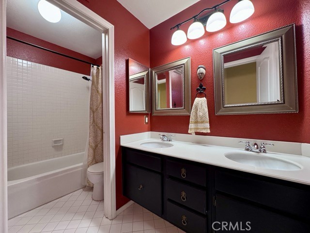 https://media.crmls.org/medias/25405325-7b26-466d-8c9a-90806dc94b05.jpg?preset=X-Large
