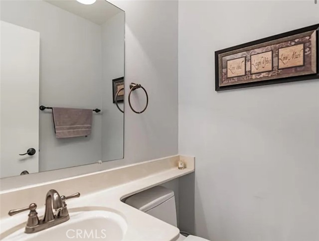 Detail Gallery Image 13 of 23 For 19110 Kittridge St #5,  Reseda,  CA 91335 - 3 Beds | 1/1 Baths