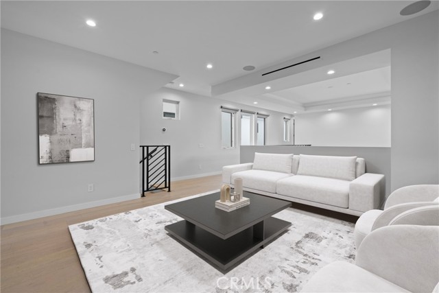303 12th Street, Huntington Beach CA: https://media.crmls.org/medias/2540d6ee-a9f2-43e4-b08f-9224d9336e2b.jpg