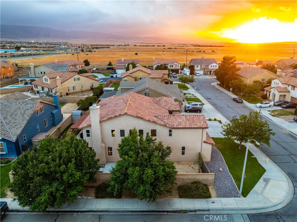 https://media.crmls.org/medias/2540d77a-f461-45a1-b622-543f4304d4f5.jpg?preset=X-Large