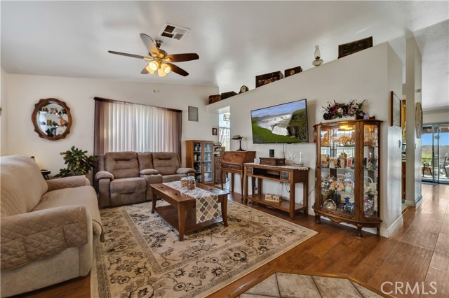 Detail Gallery Image 7 of 42 For 44949 Gloriosa Ln, Lancaster,  CA 93535 - 3 Beds | 2 Baths