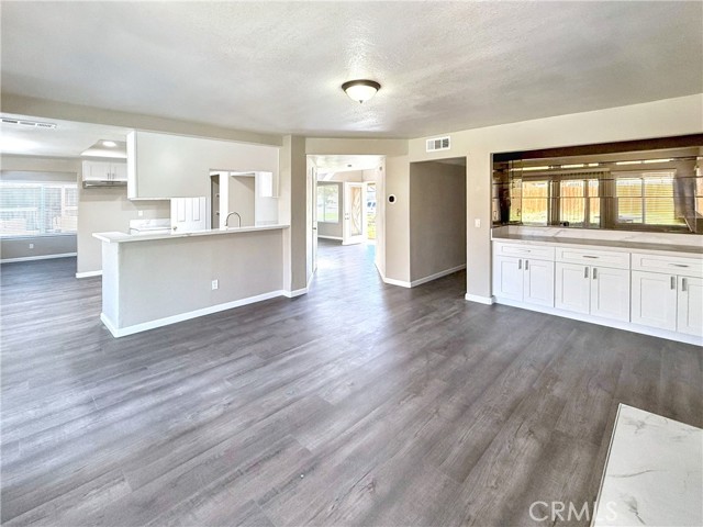 13083 Raenette Way, Moreno Valley CA: https://media.crmls.org/medias/2543365b-27e7-4ebe-ae84-798168f27666.jpg