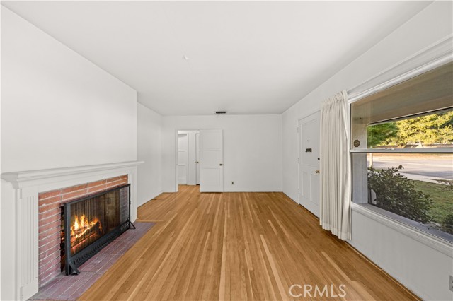 Detail Gallery Image 4 of 27 For 1905 Kenneth Way, Pasadena,  CA 91103 - 3 Beds | 1/1 Baths