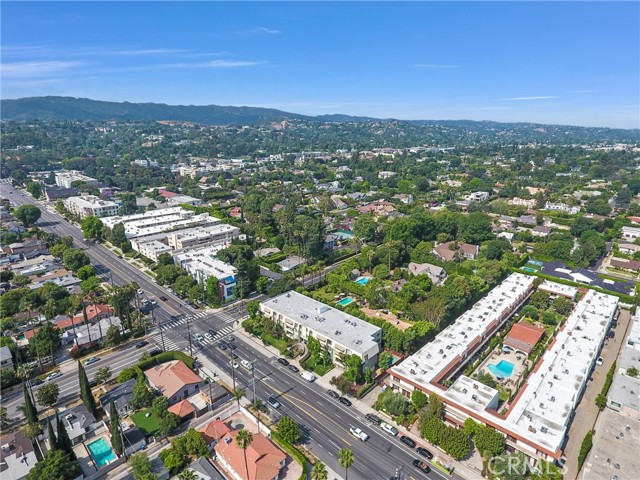 5215 Balboa Boulevard, Encino CA: https://media.crmls.org/medias/2544fff5-2b8f-448b-81f7-cbcadced316a.jpg