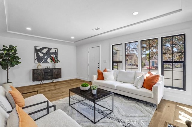2327 Bonnie Brae, Santa Ana CA: https://media.crmls.org/medias/25461a7f-ec80-466a-b03b-8e344e876569.jpg