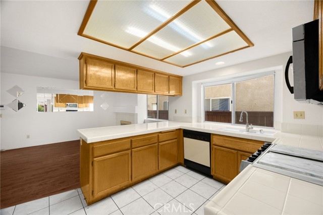 3631 Snowdrift Drive, Riverside CA: https://media.crmls.org/medias/25469ef3-e293-40be-8196-9ba8ab1e130b.jpg