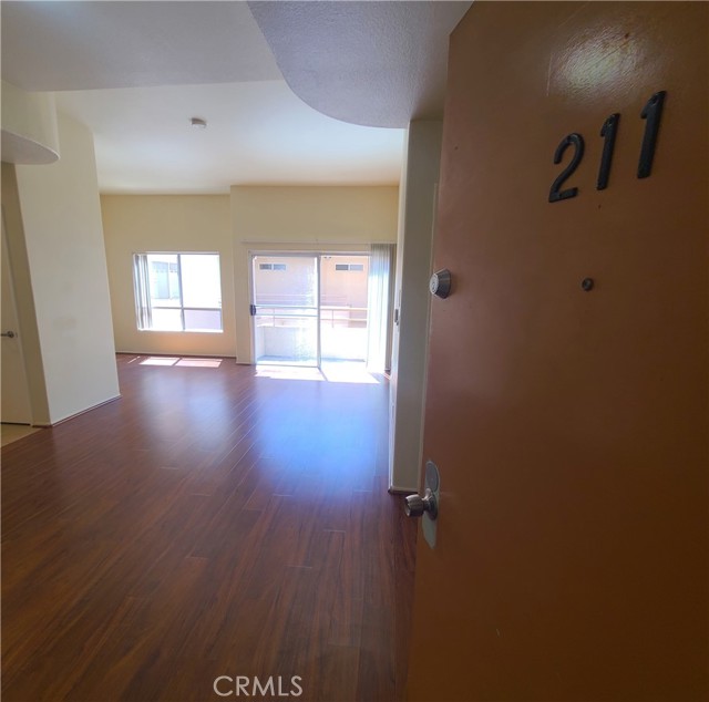 Detail Gallery Image 1 of 26 For 5060 Kester Ave #211,  Sherman Oaks,  CA 91403 - 2 Beds | 2 Baths
