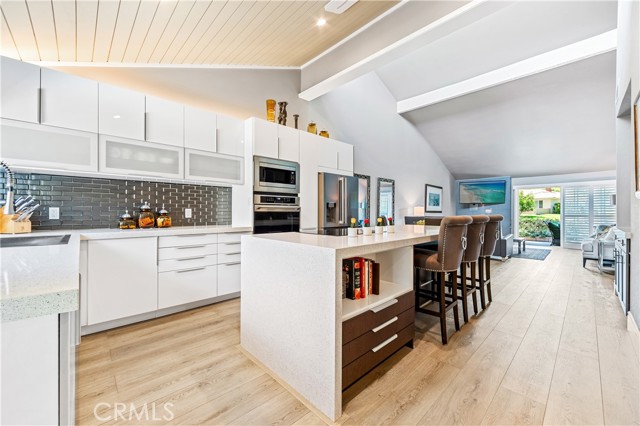 Detail Gallery Image 2 of 27 For 17294 Citron, Irvine,  CA 92612 - 2 Beds | 2 Baths