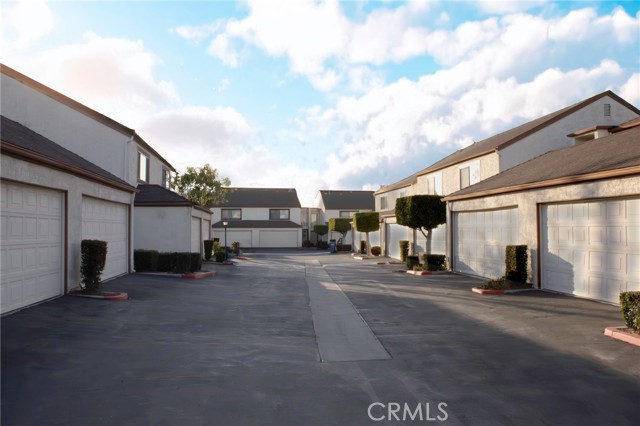 Detail Gallery Image 4 of 7 For 821 S Cerritos, Azusa,  CA 91702 - 3 Beds | 3 Baths