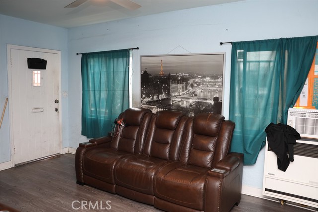 927 W 82nd Street, Los Angeles CA: https://media.crmls.org/medias/25491925-e418-4b10-a074-548967a892c7.jpg