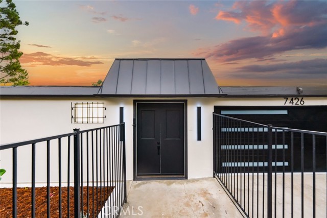 Detail Gallery Image 8 of 75 For 7426 Mulholland Dr, Los Angeles,  CA 90046 - 2 Beds | 2 Baths