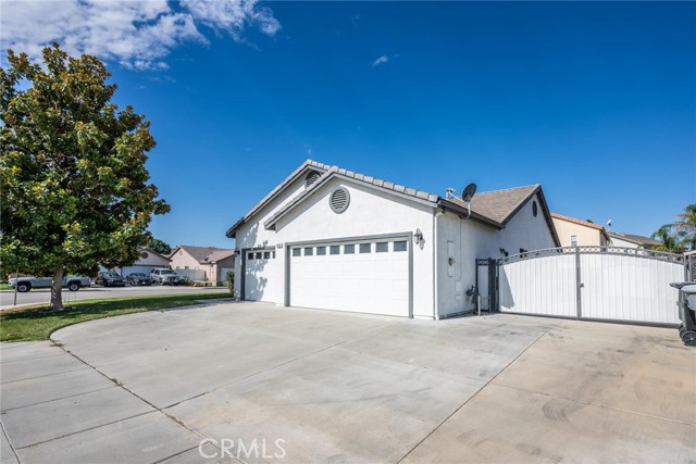 2354 Versailles Street, San Jacinto CA: https://media.crmls.org/medias/254a61aa-fe06-449c-a56b-0369c918c41b.jpg