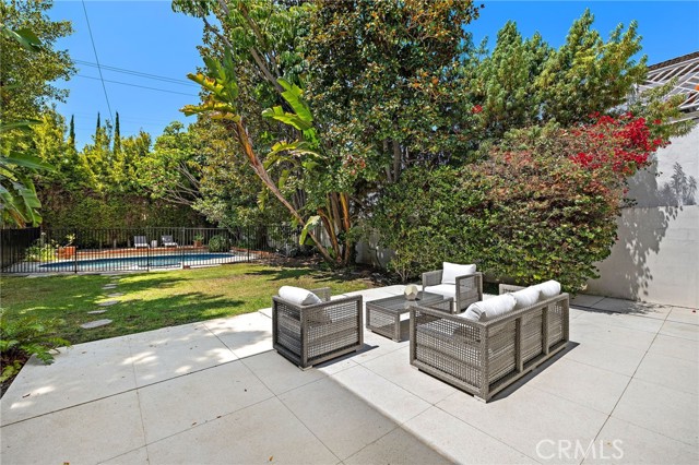 609 N Oakhurst Drive, Beverly Hills CA: https://media.crmls.org/medias/254bacc8-3c92-4bc7-b815-492b71001512.jpg