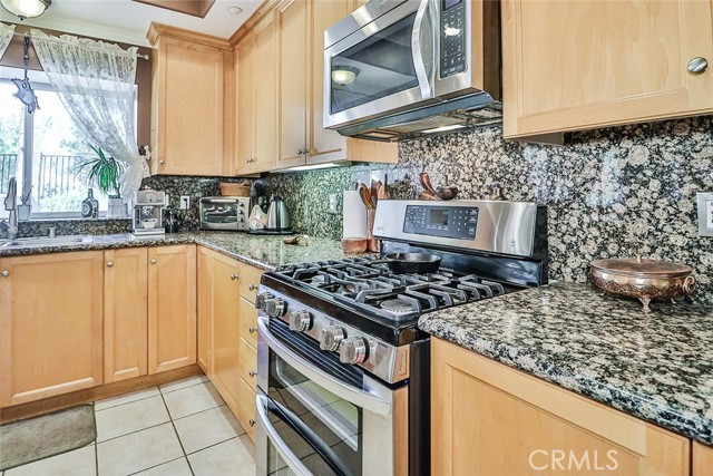 Detail Gallery Image 21 of 61 For 13910 Mountain View Pl, Sylmar,  CA 91342 - 5 Beds | 3 Baths