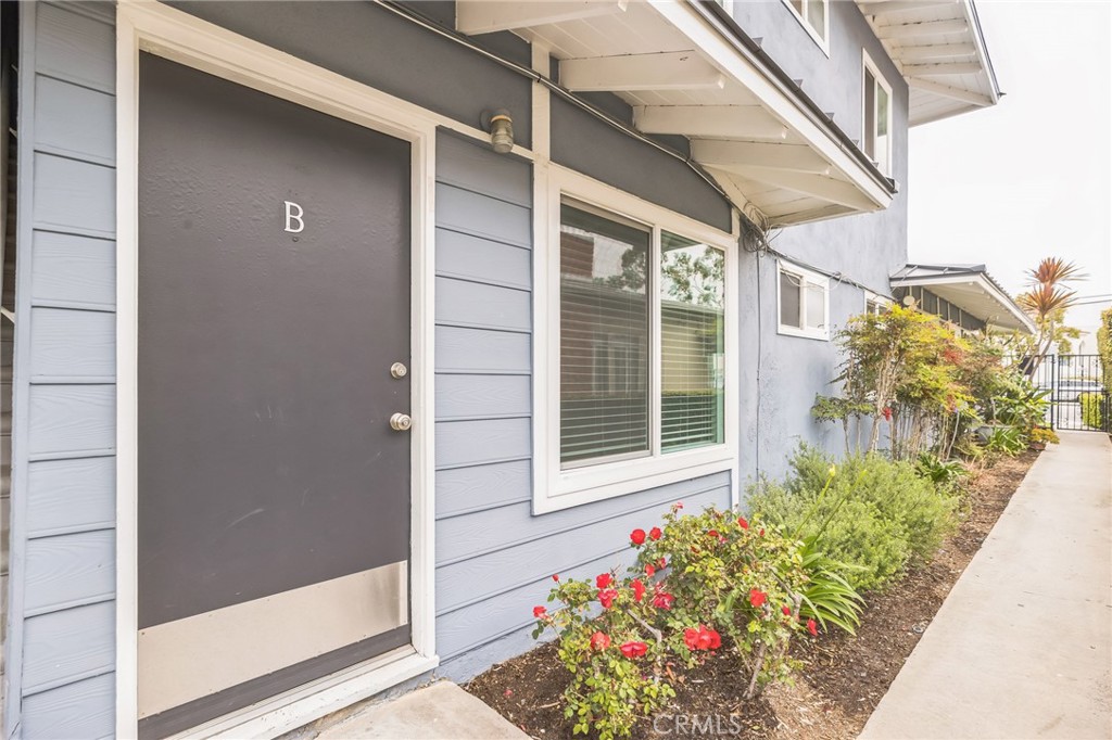 MLS #OC25100801 img 12