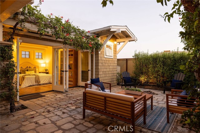 633 Rockford Road, Corona del Mar CA: https://media.crmls.org/medias/254f7aa3-1a17-49b6-a2e8-07a37095e150.jpg