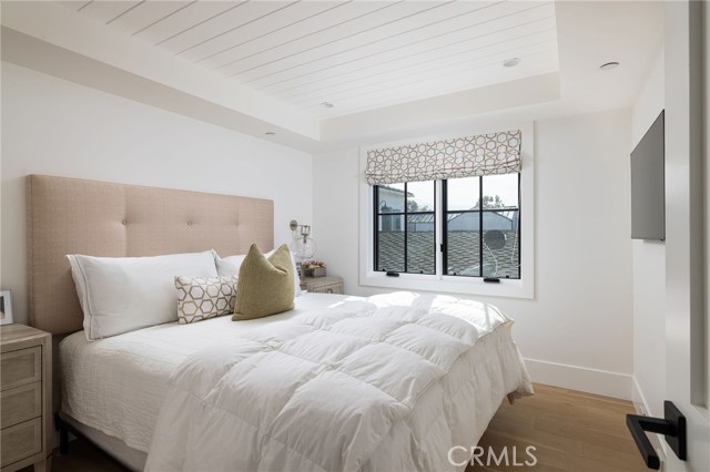 702 Poinsettia Avenue, Corona del Mar CA: https://media.crmls.org/medias/25509821-7be5-49f6-bcc1-e74b32c5eef5.jpg