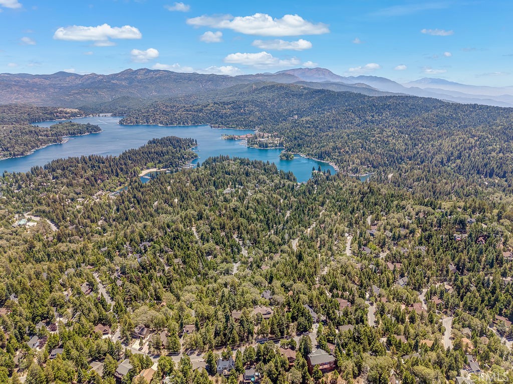 https://media.crmls.org/medias/2550afde-b9bb-492d-8ea3-70a44ac0af91.jpg?preset=X-Large