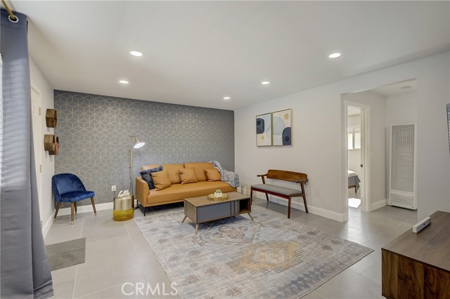 Detail Gallery Image 2 of 46 For 16562 Regina #4,  Huntington Beach,  CA 92649 - 2 Beds | 1 Baths