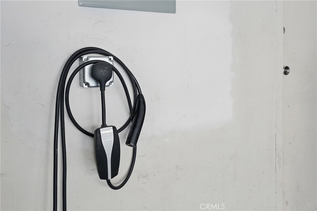 https://media.crmls.org/medias/255136e7-0034-4e34-9d51-acc36f340d83.jpg?preset=X-Large