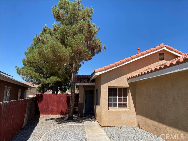 Detail Gallery Image 2 of 22 For 14805 Hidden Rock Ct, Victorville,  CA 92394 - 3 Beds | 2 Baths