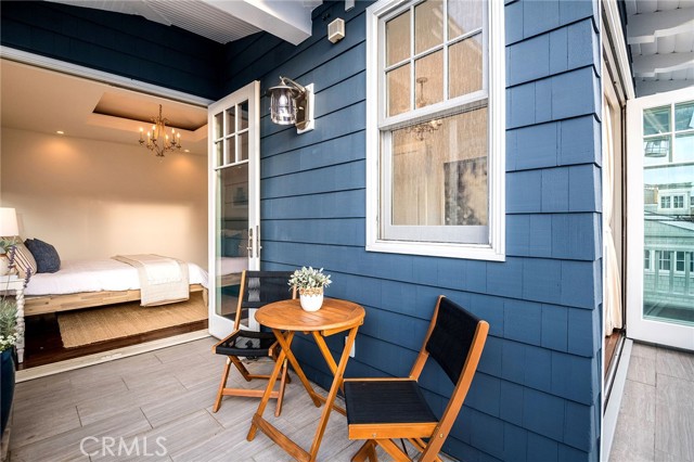 501 6th Place, Manhattan Beach, California 90266, 4 Bedrooms Bedrooms, ,2 BathroomsBathrooms,Residential,Sold,6th,SB23176896