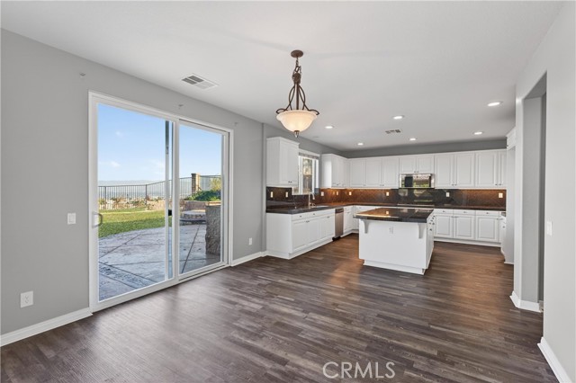 Detail Gallery Image 5 of 30 For 16154 Skyridge Dr, Riverside,  CA 92503 - 5 Beds | 3/1 Baths