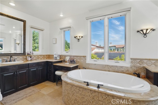 Detail Gallery Image 26 of 53 For 3805 Prado De Las Uvas, Calabasas,  CA 91302 - 5 Beds | 6/1 Baths